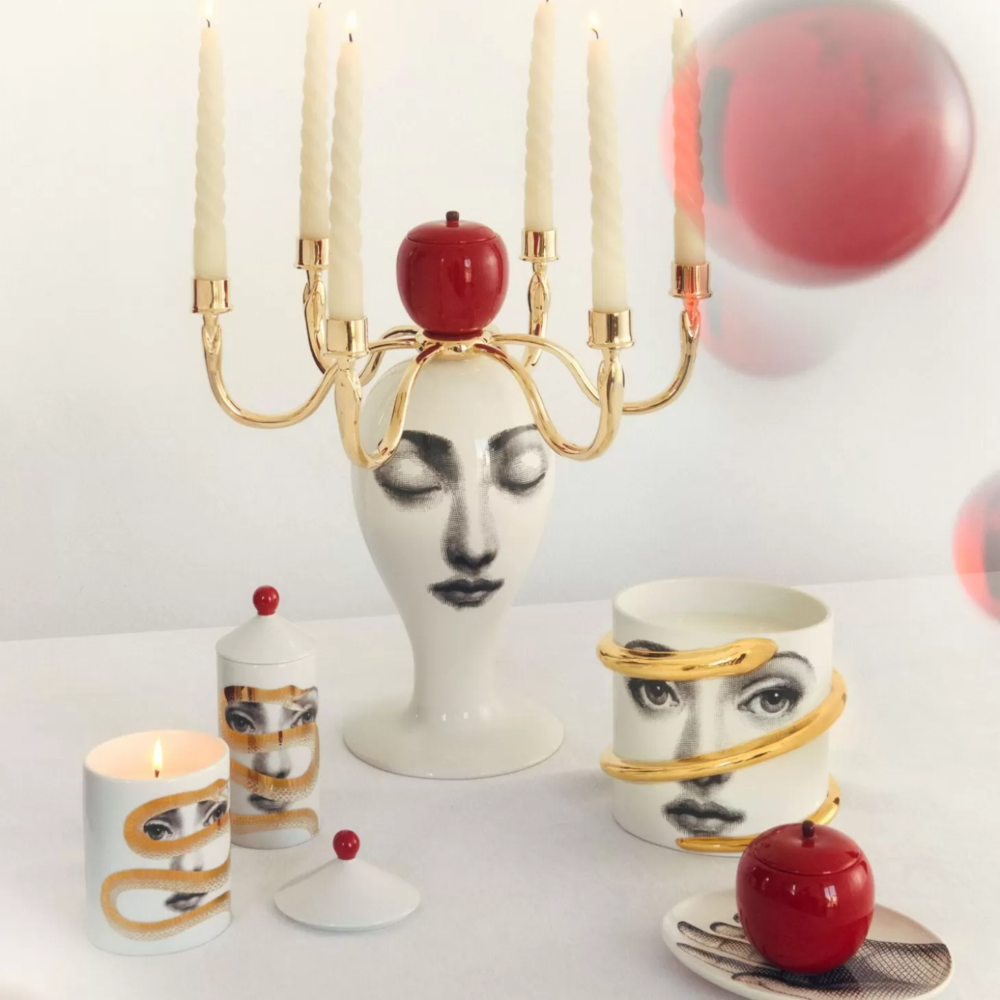 Fornasetti Candela Profumata Al Buio - Decoro Peccato Originale - Fragranza Frutto Proibito^ Candele Profumate